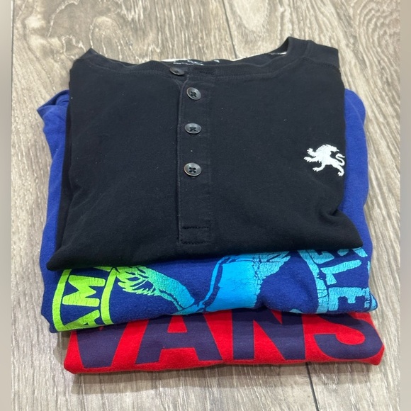 👕 Bundle of 3 Boys' T-Shirts - Vans, Express, and American Eagle - Picture 7 of 7
